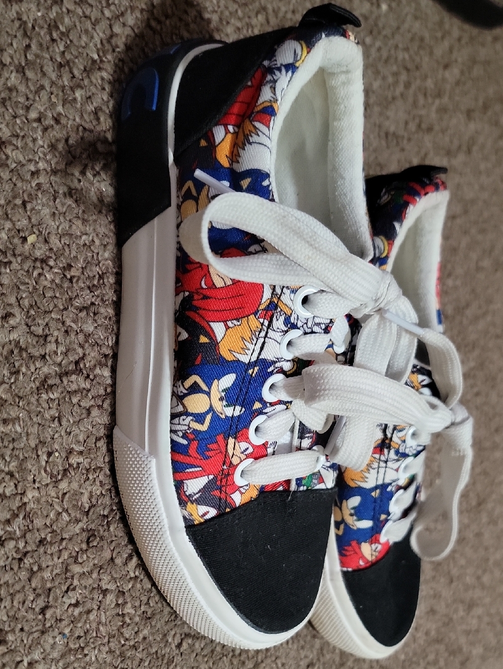 Sonic the Hedgehog canvas sneakers Size13 Toddler